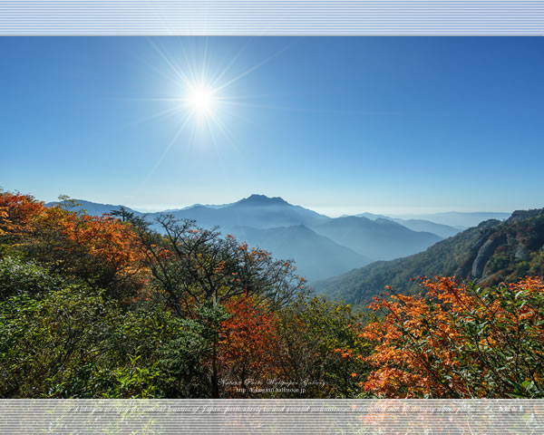 「石鎚山系の紅葉風景」の高画質壁紙（1024x768|1280x1024|1366x768|1600x900|1920x1080|2560x1440|1920x1200）